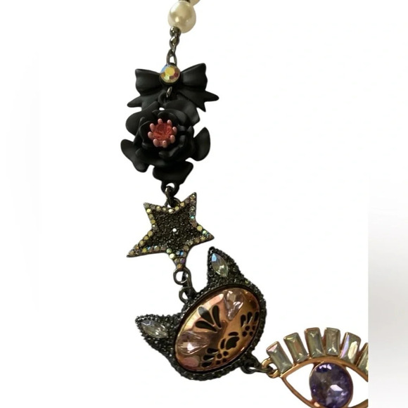 BETSEY JOHNSON Halloween Glam Vampire Revival Pearls & Charms Necklace NEW NWT - Picture 10 of 16